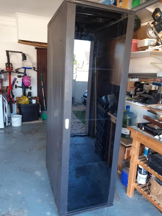 cabinet.thumb.jpeg.503d32ddce0d616a5e5c57a16d2208e3.jpeg
