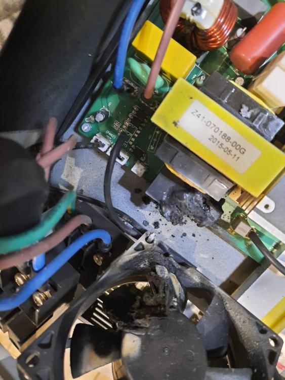 Axpert 3Kva 24v C13_1.jpg