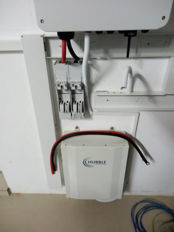 Fuse holder to battery missing 8mm lugs.jpg